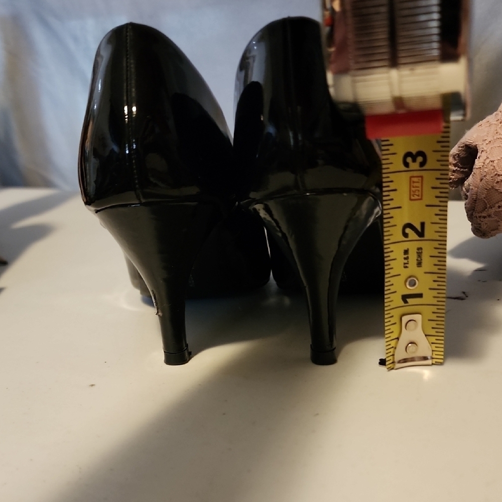 CL by Laundry Black Glossy Heels - Picture 4 of 5